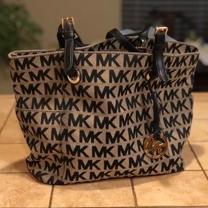 Classic Michael Kors Shoulder Bag
